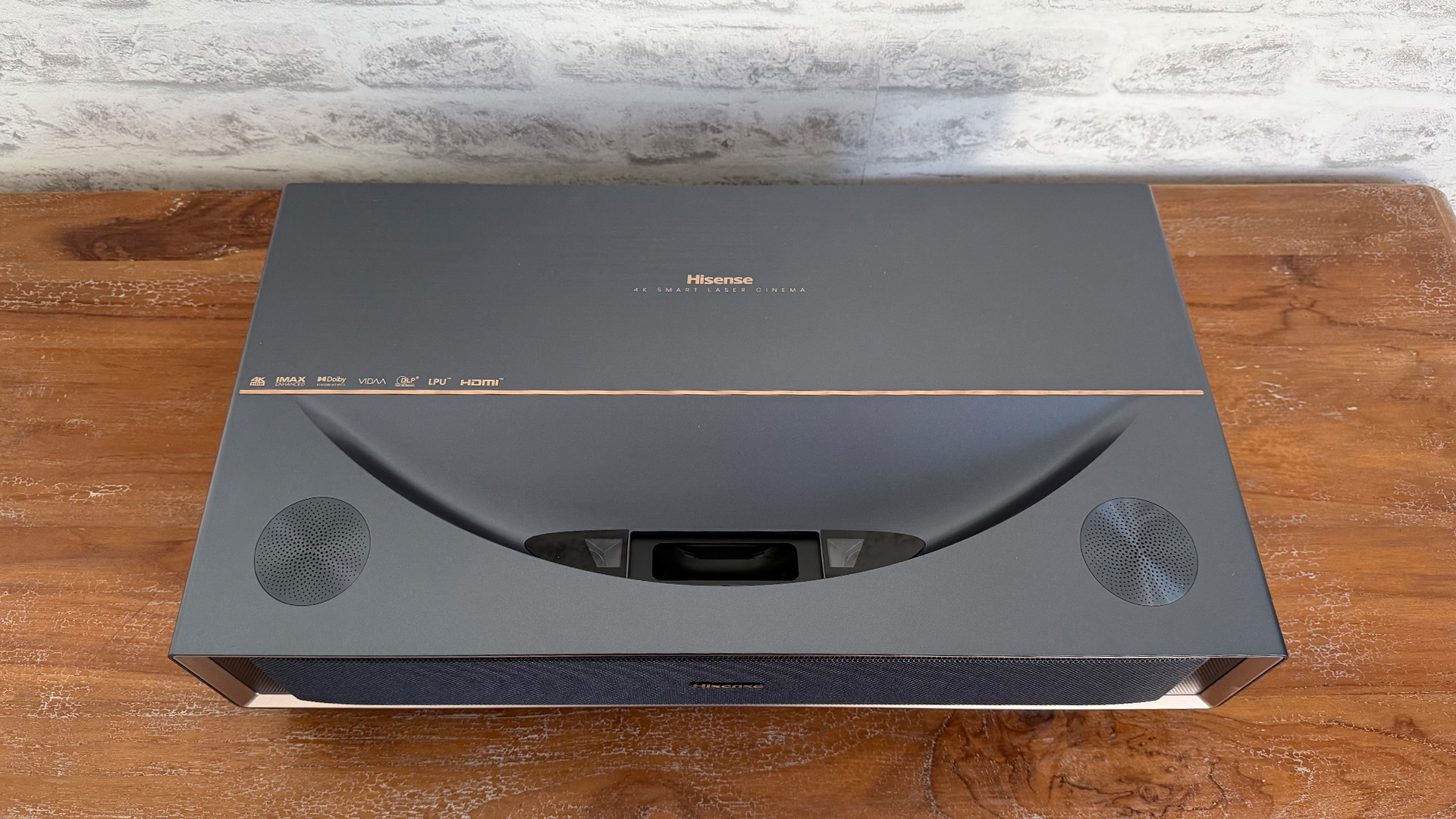 Обзор Hisense PT1 - магия большого экрана без лишних проводов картинка Проектор Hisense PT1: 4K и Dolby Vision — обзор | DGL.RU