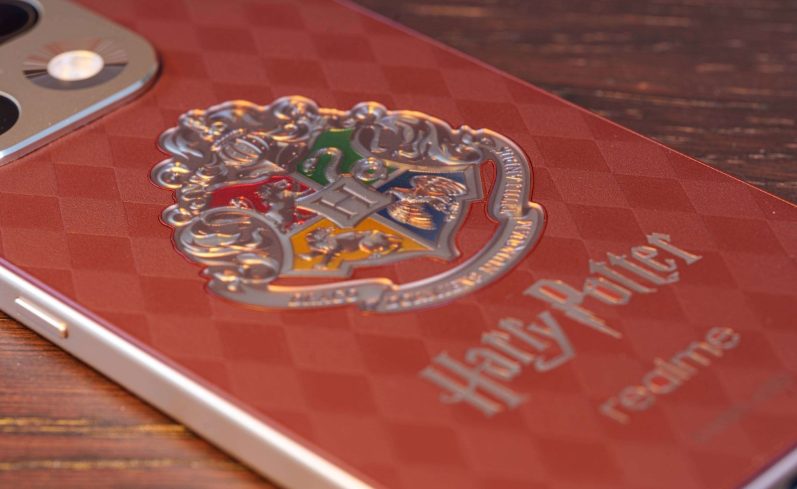 Realme 16 Pro Harry Potter Edition распаковка и практическое применение картинка Realme 16 Pro Harry Potter Edition распаковка и практическое применение