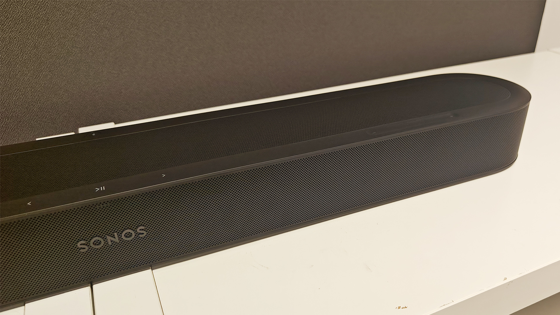 Обзор Sonos Beam Ultra - лучший компактный саундбар с Dolby Atmos картинка Саундбар Sonos Beam Ultra: обзор и тест звука | DGL.RU