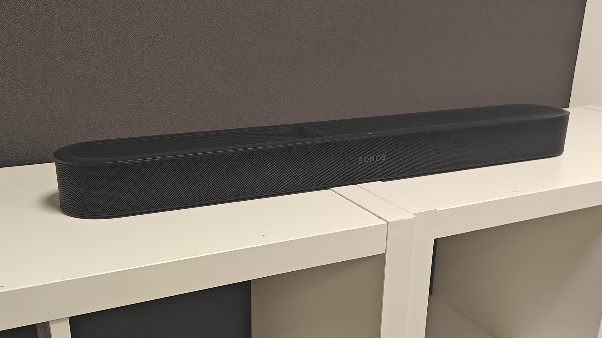 Обзор Sonos Beam Ultra - лучший компактный саундбар с Dolby Atmos картинка Саундбар Sonos Beam Ultra: обзор и тест звука | DGL.RU