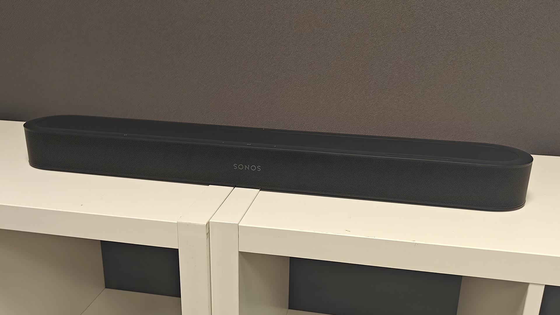 Обзор Sonos Beam Ultra - лучший компактный саундбар с Dolby Atmos картинка Саундбар Sonos Beam Ultra: обзор и тест звука | DGL.RU