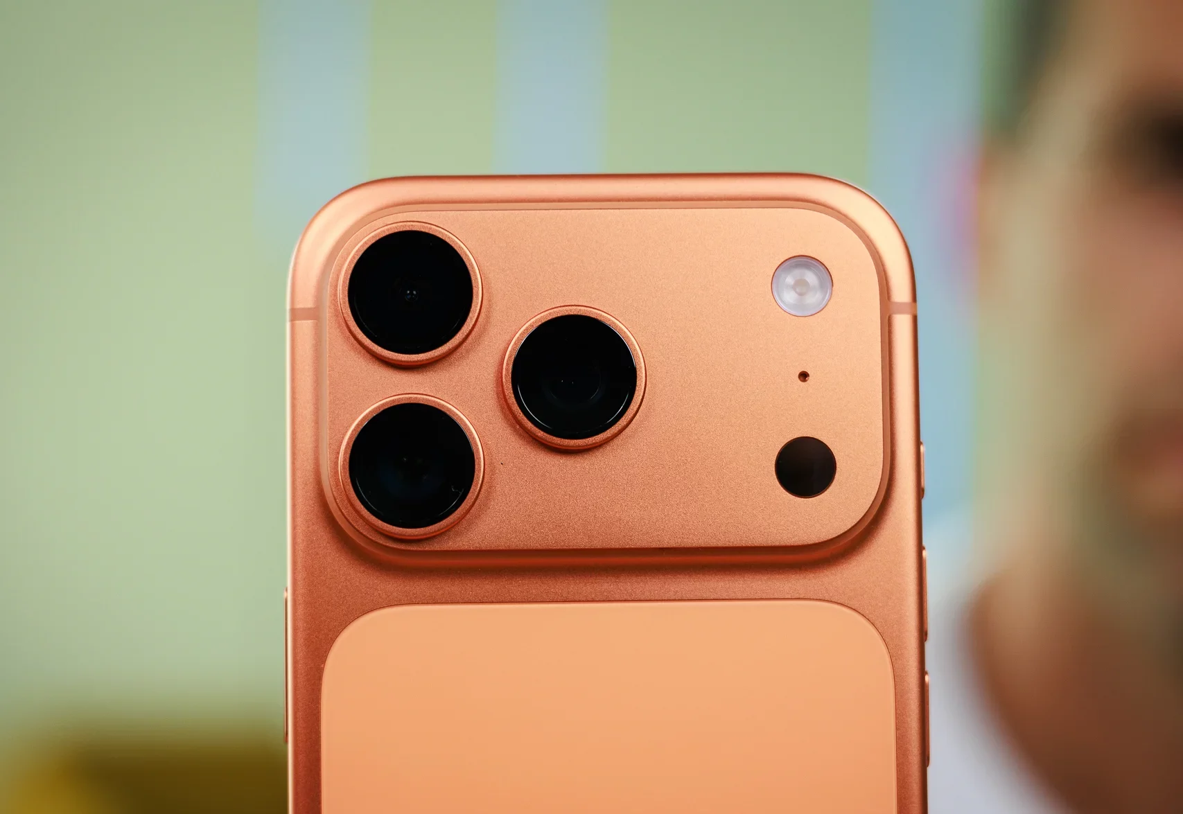 Складной iPhone Ultra: проблемы с производством, задержка мировых поставок и высокие цены картинка Смартфон Apple iPhone Ultra: задержки и цены | DGL.RU