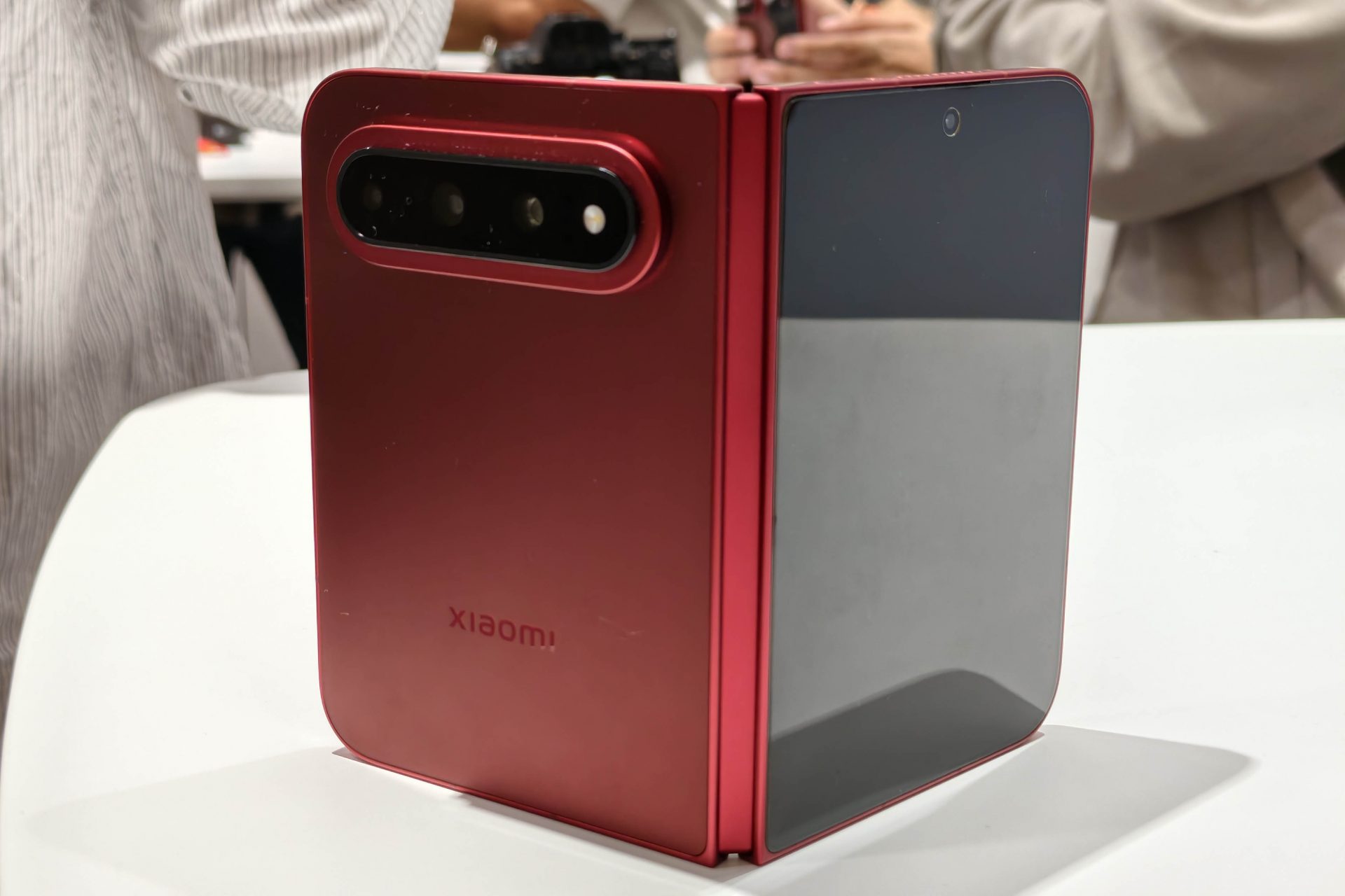 Складной смартфон Xiaomi 18 Fold: характеристики, дизайн и цены картинка Складной Xiaomi 18 Fold: параметры и дизайн | DGL.RU