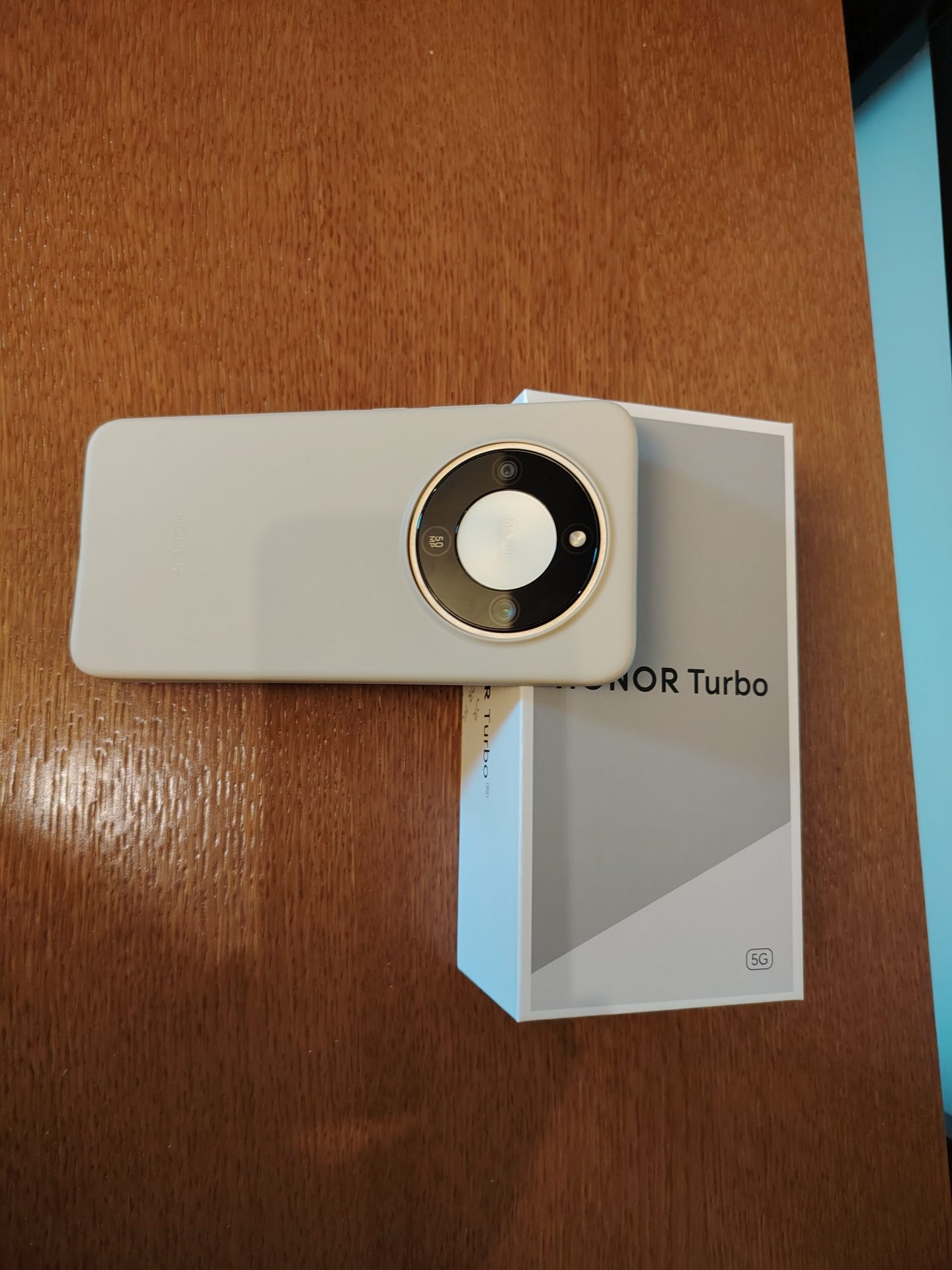 Обзор HONOR Turbo - тонкий «броневик» с батареей-монстром и защитой IP69K картинка Смартфон HONOR Turbo: три дня без розетки | DGL.RU
