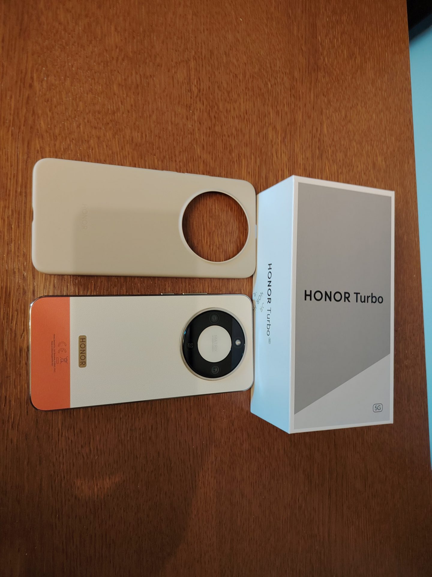 Обзор HONOR Turbo - тонкий «броневик» с батареей-монстром и защитой IP69K картинка Смартфон HONOR Turbo: три дня без розетки | DGL.RU