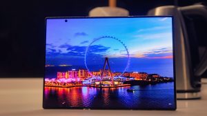 Смартфон Huawei Mate XT 2 получил приватный дисплей и новую конструкцию шарнира