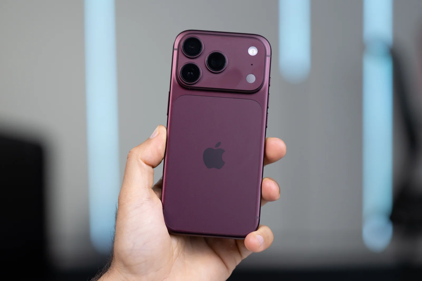 Обзор Apple iPhone 18 Pro — время автономной работы и новые режимы фотосъемки картинка Смартфон iPhone 18 Pro: обзор возможностей | DGL.RU