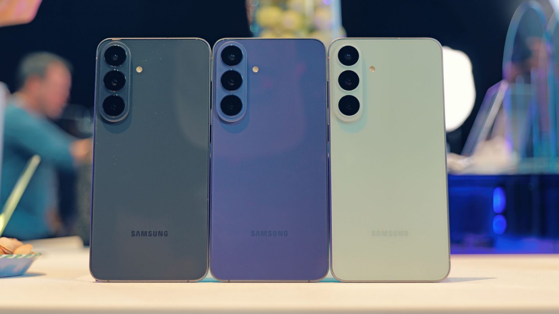 Обзор Samsung Galaxy S26 FE - заметный рост автономности относительно S25 FE картинка Смартфон Samsung Galaxy S26 FE: обзор | DGL.RU