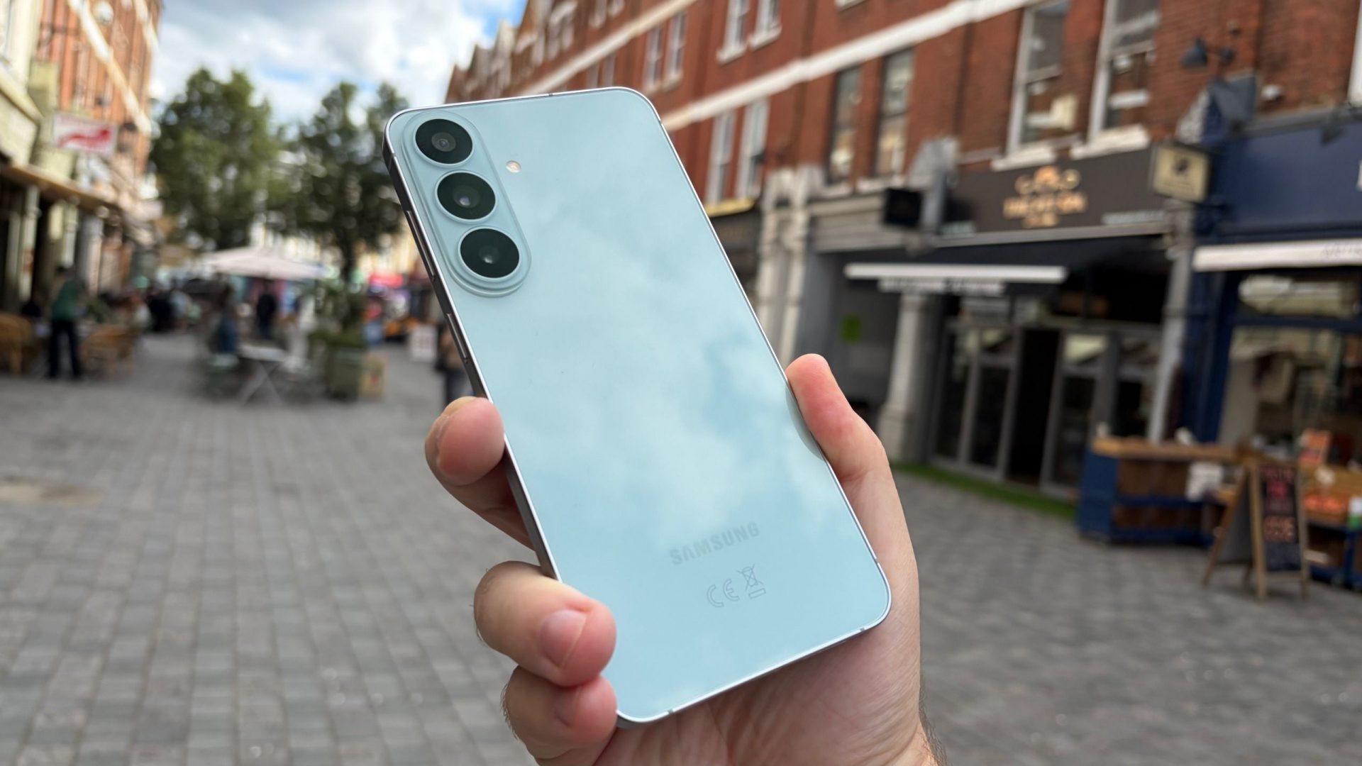 Обзор Samsung Galaxy S26 FE - заметный рост автономности относительно S25 FE картинка Смартфон Samsung Galaxy S26 FE: обзор | DGL.RU