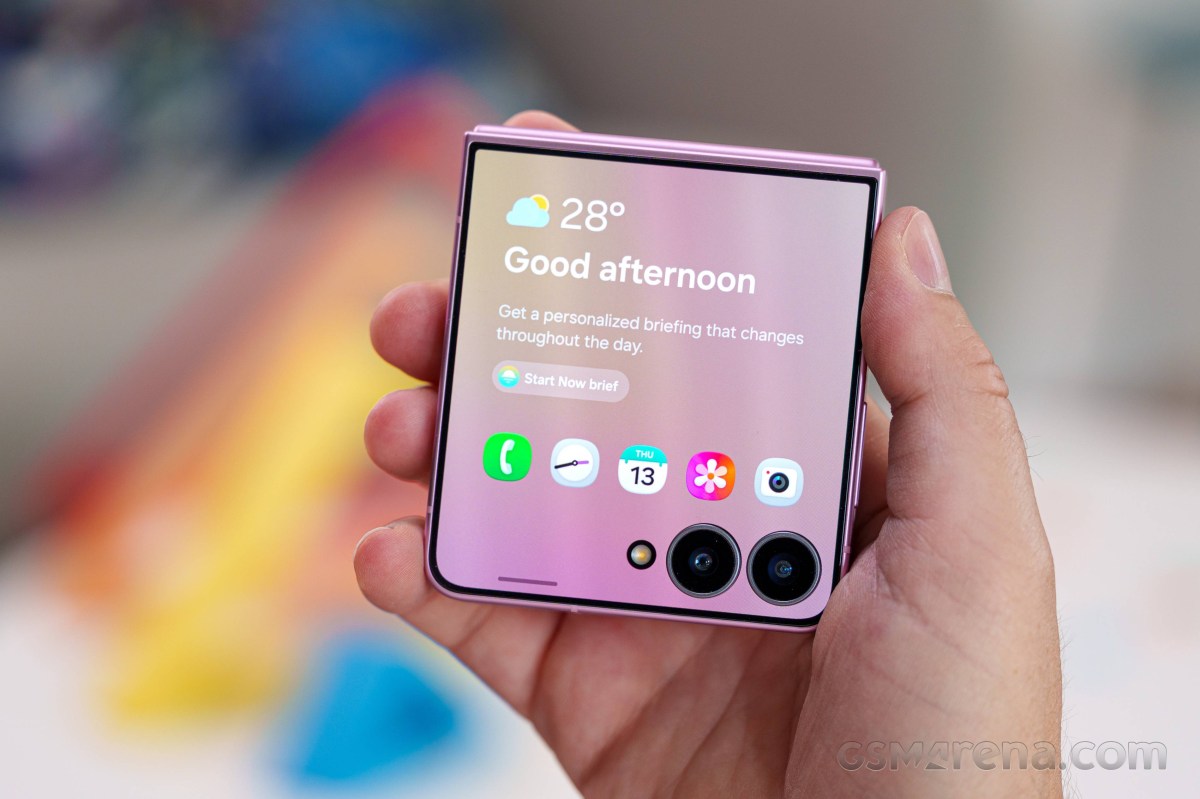 Обзор Samsung Galaxy Z Flip8: главный сюрприз — автономность картинка Смартфон Samsung Galaxy Z Flip8: обзор и тест | DGL.RU
