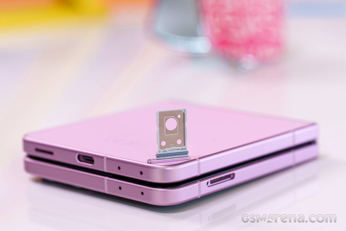 Обзор Samsung Galaxy Z Flip8: главный сюрприз — автономность картинка Смартфон Samsung Galaxy Z Flip8: обзор и тест | DGL.RU
