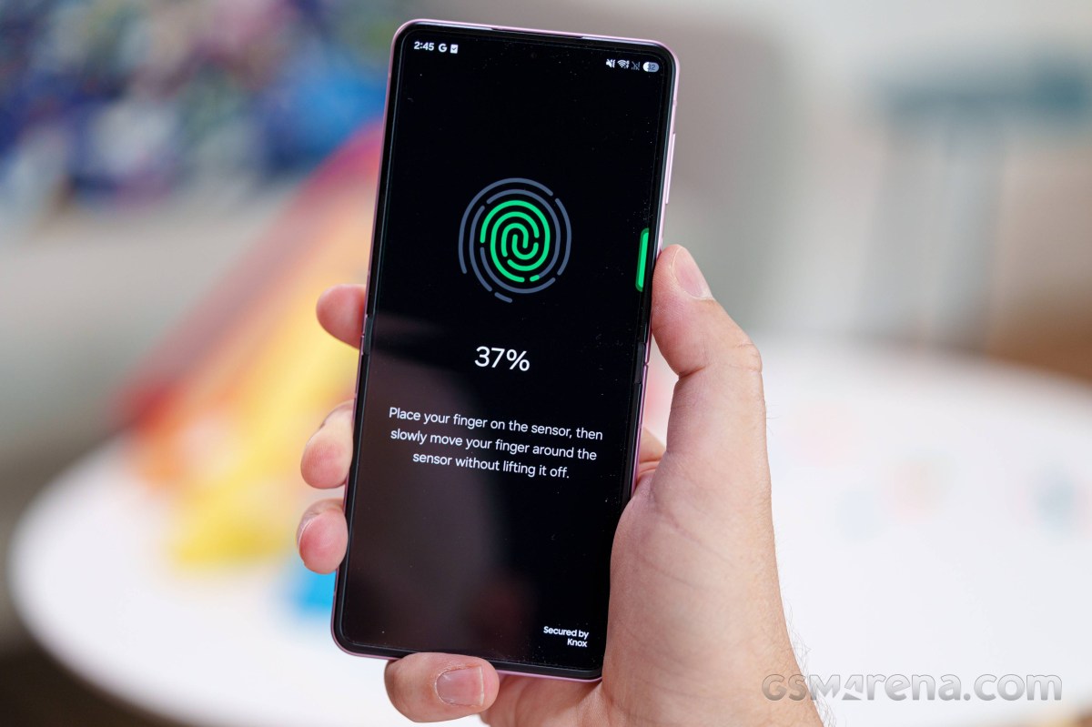 Обзор Samsung Galaxy Z Flip8: главный сюрприз — автономность картинка Смартфон Samsung Galaxy Z Flip8: обзор и тест | DGL.RU
