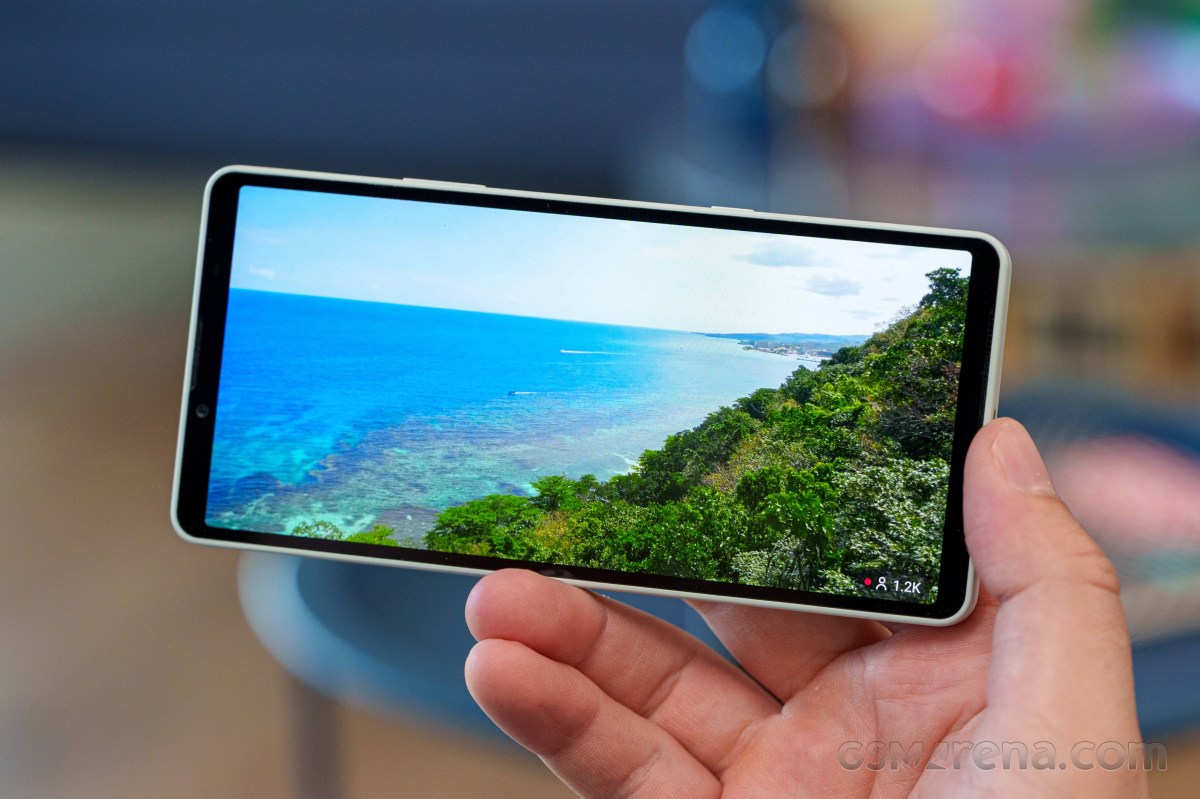 Обзор Sony Xperia 10 VIII - почти не изменился за год картинка Смартфон Sony Xperia 10 VIII: обзор, тест и цена | DGL.RU
