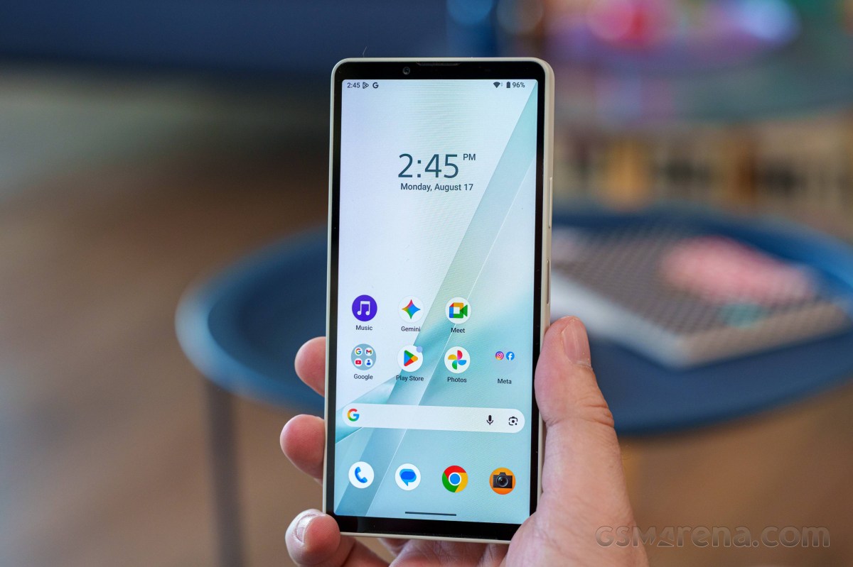 Обзор Sony Xperia 10 VIII - почти не изменился за год картинка Смартфон Sony Xperia 10 VIII: обзор, тест и цена | DGL.RU