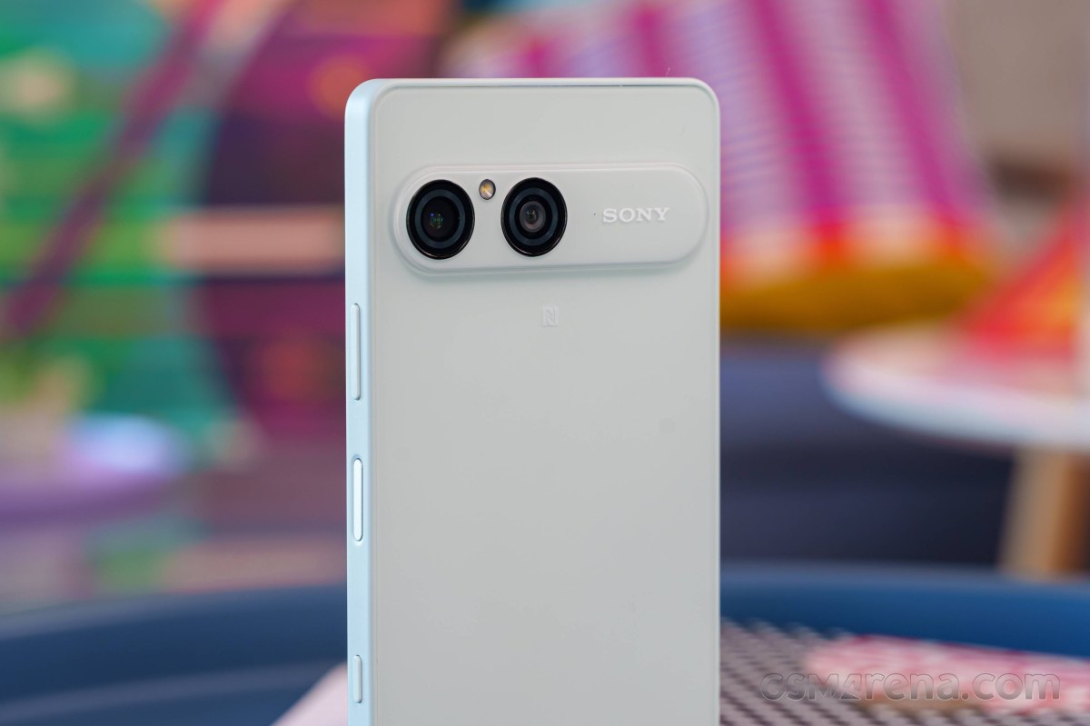 Обзор Sony Xperia 10 VIII - почти не изменился за год картинка Смартфон Sony Xperia 10 VIII: обзор, тест и цена | DGL.RU