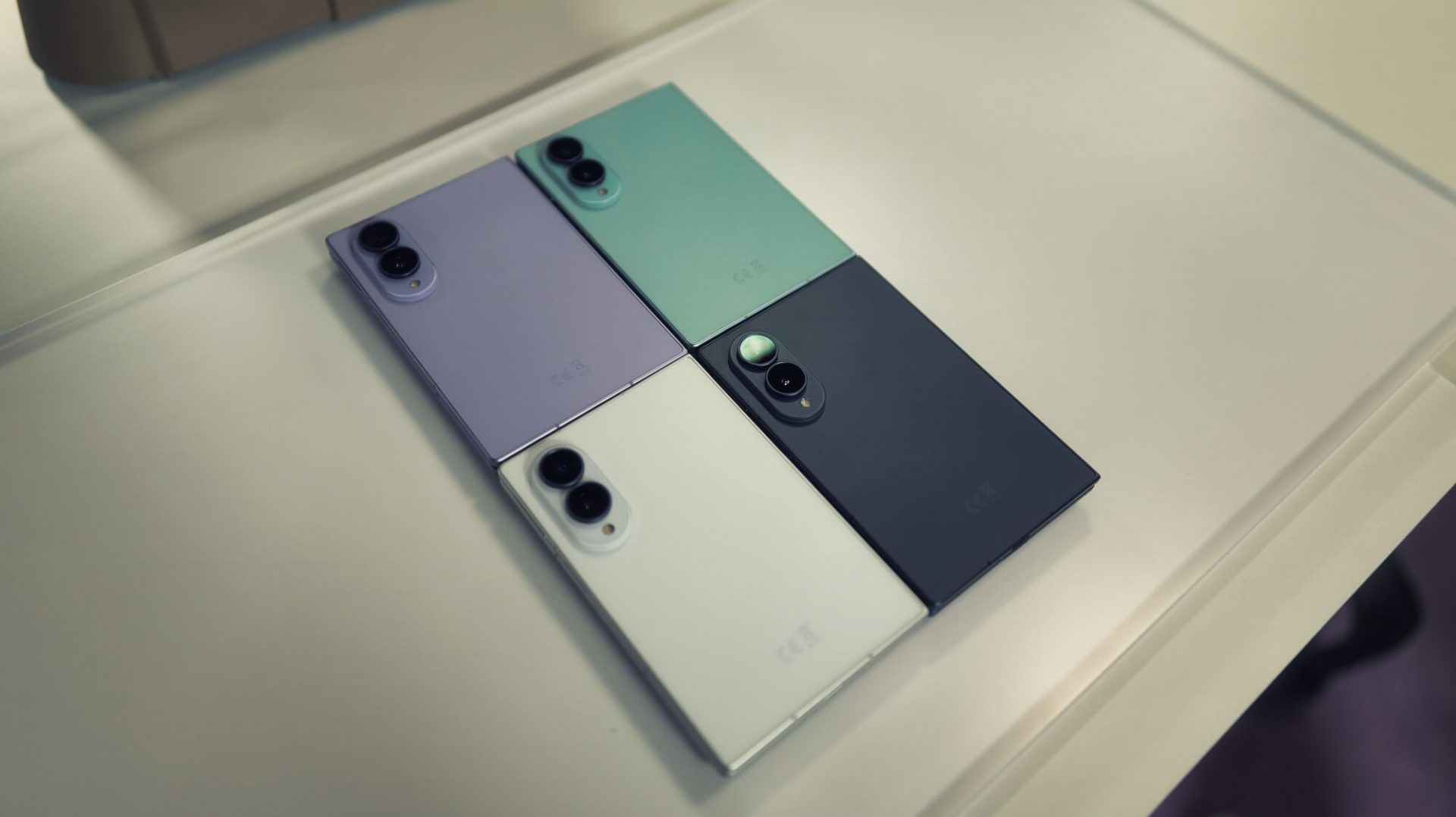 Сравнение Samsung Galaxy Z Fold 8 и iPhone Duo: ключевые преимущества двух складных флагманов картинка Samsung Galaxy Z Fold 8 и iPhone Duo: сравнение | DGL.RU