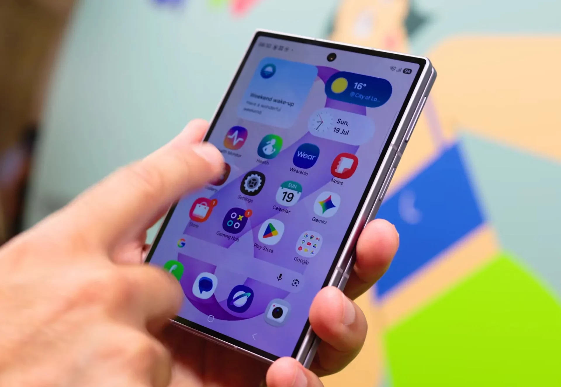 Сравнение Samsung Galaxy Z Fold 8 и iPhone Duo: особенности дизайна и аппаратные компромиссы картинка Сравнение Galaxy Z Fold 8 и iPhone Duo | DGL.RU