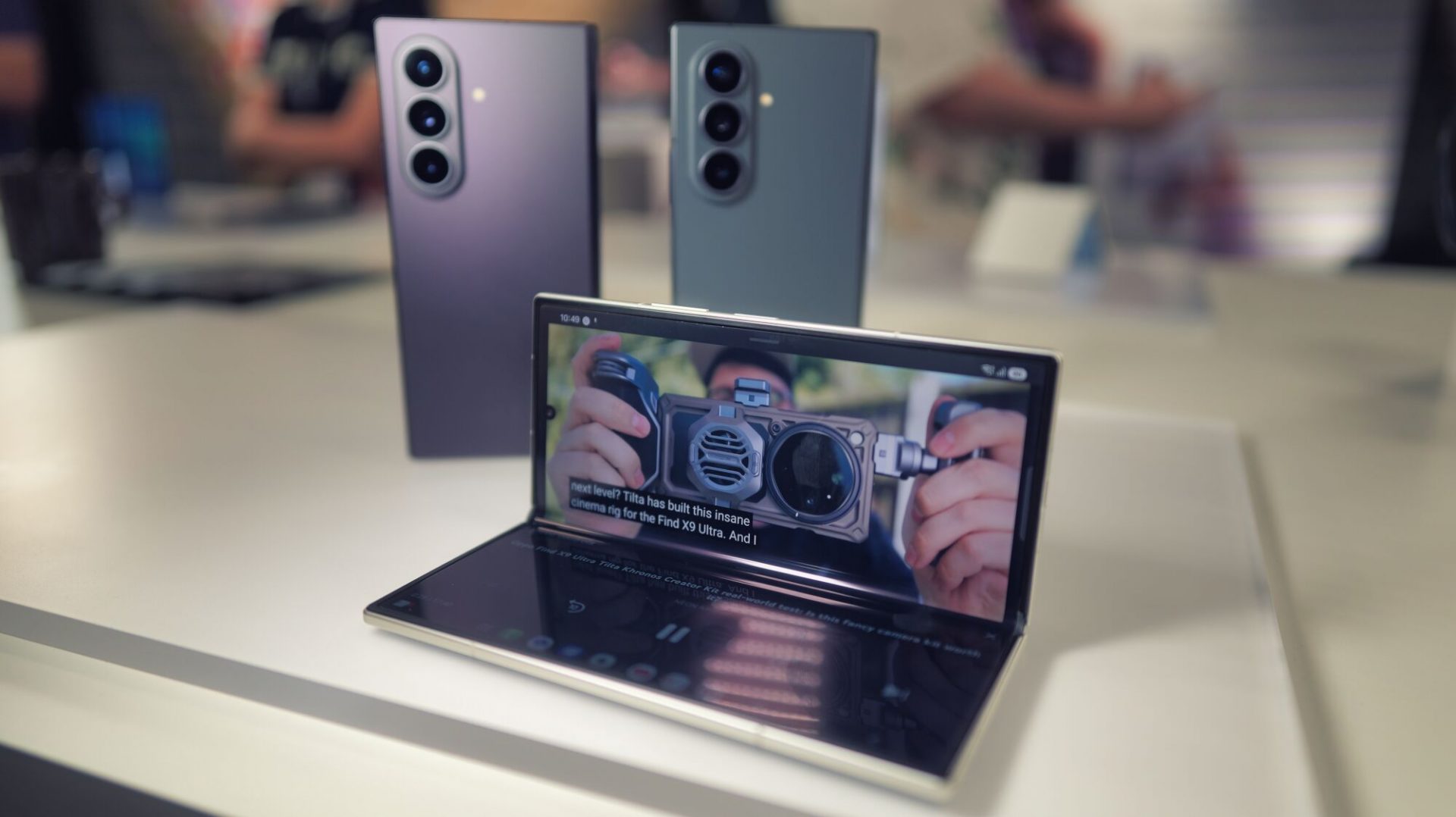 Сравнение Samsung Galaxy Z Fold 8 и iPhone Duo | DGL.RU