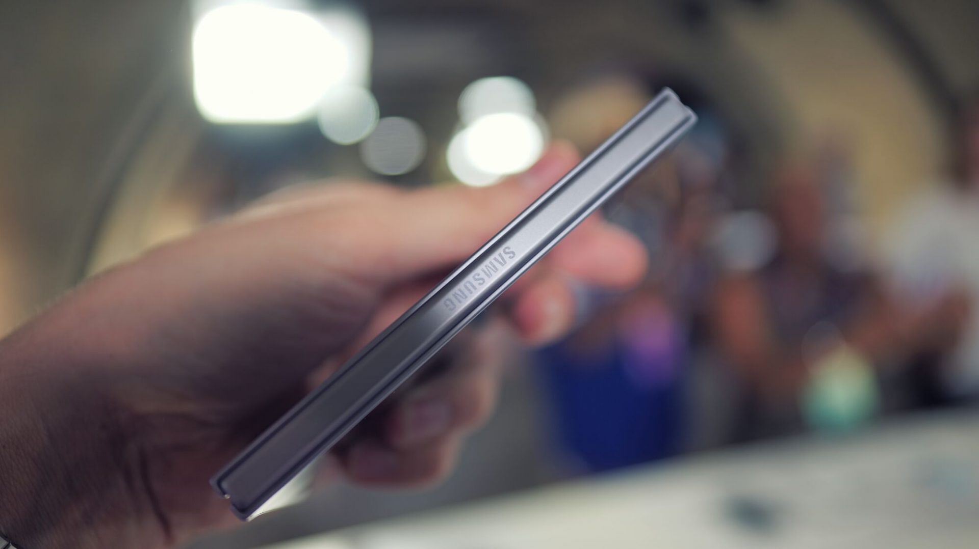 Сравнение Samsung Galaxy Z Fold 8 и iPhone Duo | DGL.RU