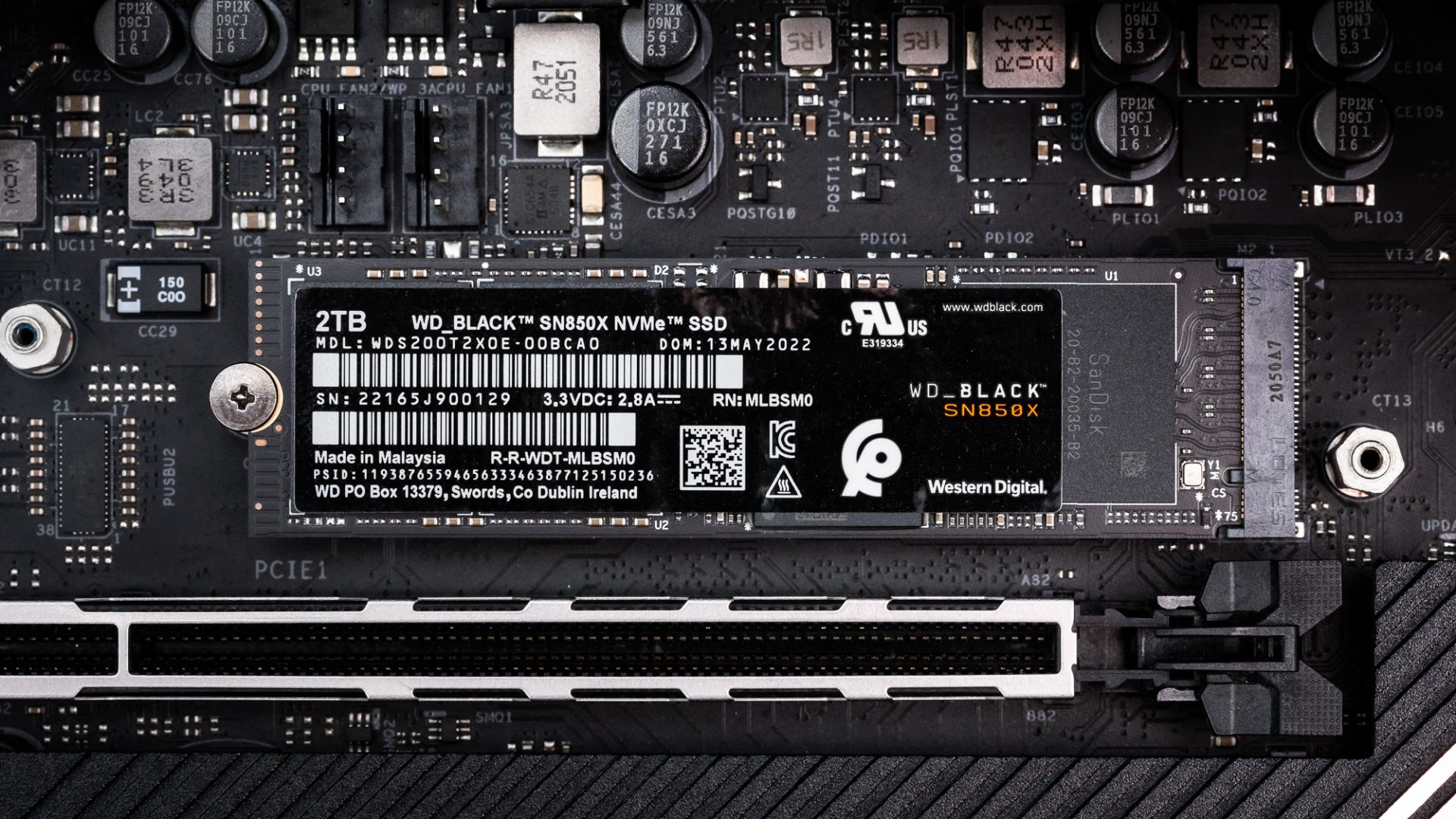 Лучшие SSD-накопители 2026 года: от сверхбыстрых M.2 NVMe до бюджетных SATA картинка SSD-накопители 2026 года: топ для игр | DGL.RU