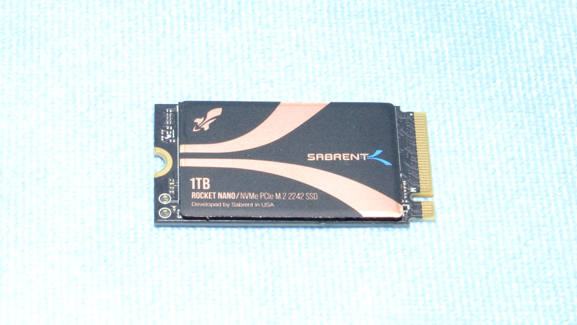 Лучшие SSD-накопители 2026 года: от сверхбыстрых M.2 NVMe до бюджетных SATA картинка SSD-накопители 2026 года: топ для игр | DGL.RU
