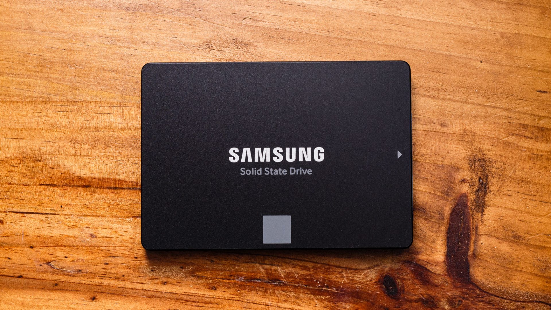 Лучшие SSD-накопители 2026 года: от сверхбыстрых M.2 NVMe до бюджетных SATA картинка SSD-накопители 2026 года: топ для игр | DGL.RU