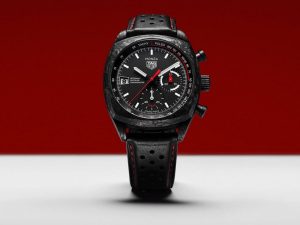 TAG Heuer представила лимитированный хронограф Monza Flyback в корпусе из кованого карбона