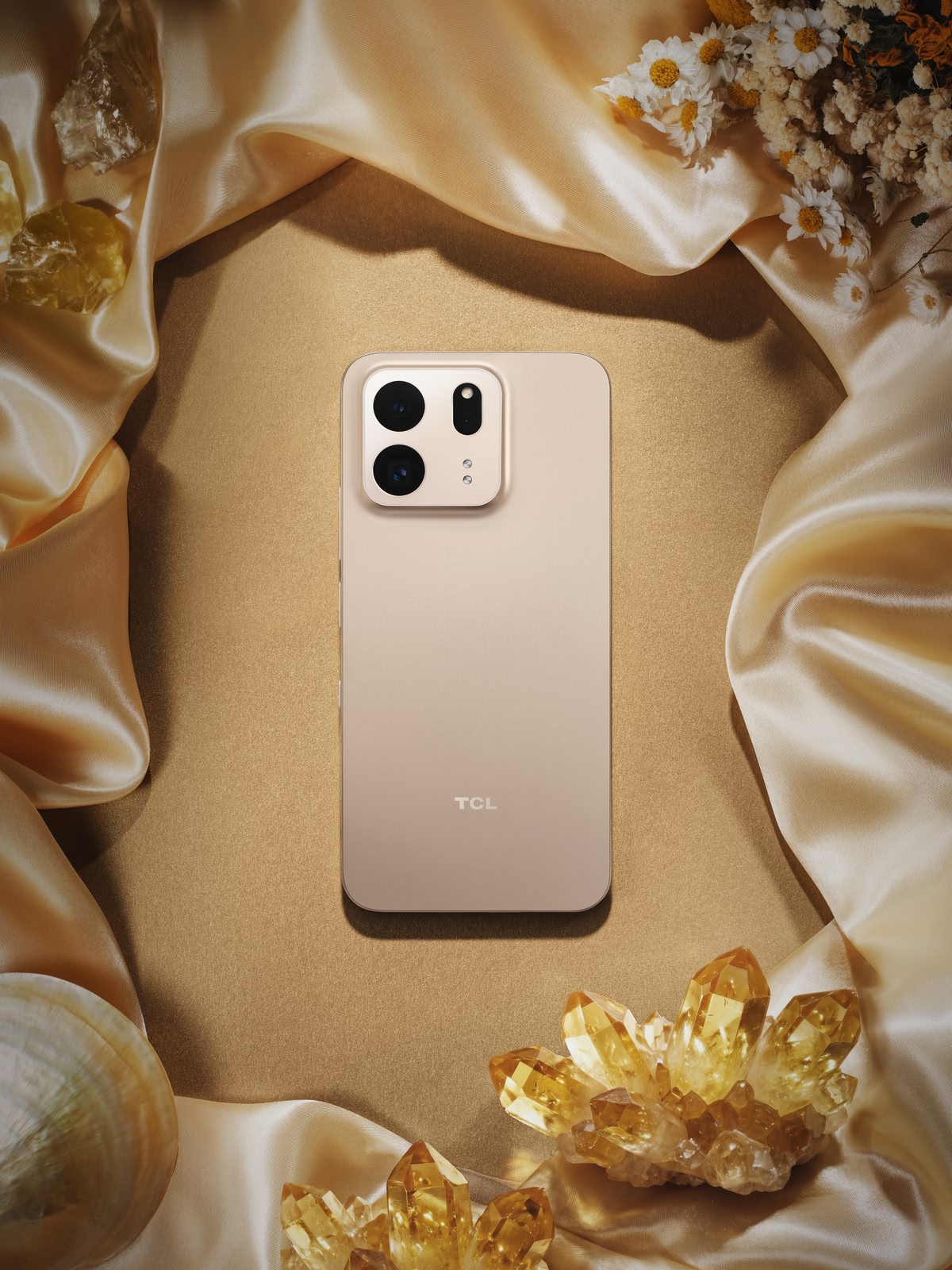 TCL представила линейку смартфонов P80 с матовыми экранами AMOLED NxtPaper картинка Линейка TCL P80 получила экраны NxtPaper AMOLED | DGL.RU