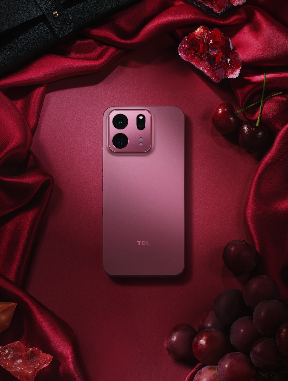 TCL представила линейку смартфонов P80 с матовыми экранами AMOLED NxtPaper картинка Линейка TCL P80 получила экраны NxtPaper AMOLED | DGL.RU