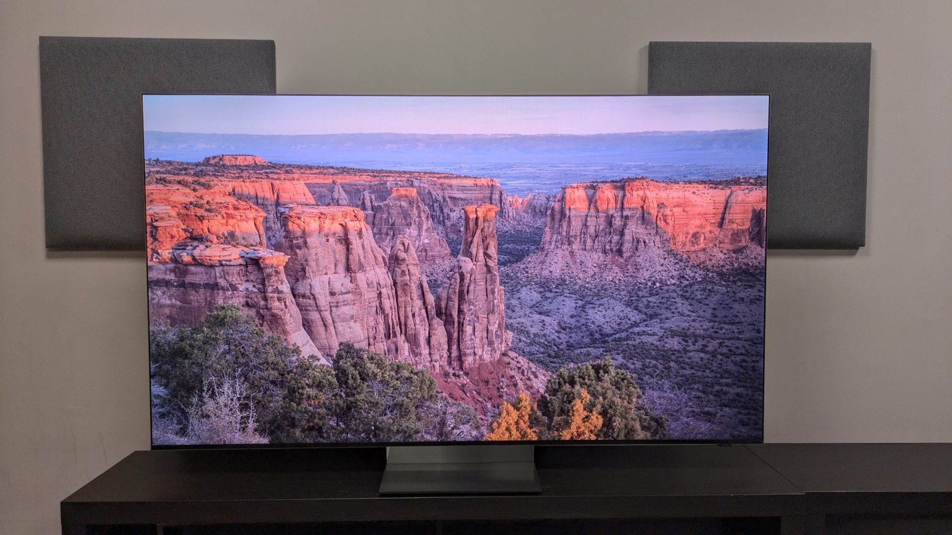 Обзор Samsung R95H — демонстрирует огромный потенциал RGB картинка Телевизор Samsung R95H: обзор Micro RGB для игр | DGL.RU