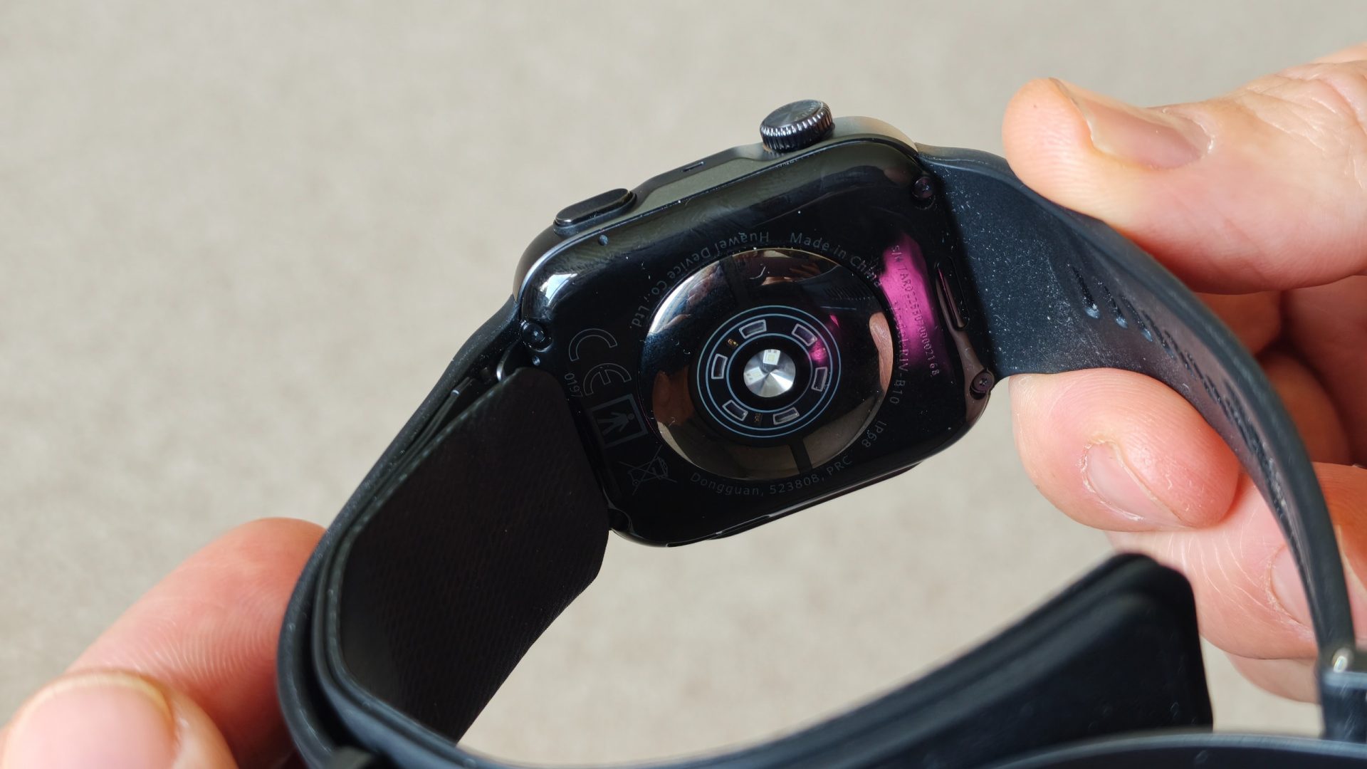 Обзор Huawei Watch D3 - инновационные часы третьего поколения картинка Умные часы Huawei Watch D3: точность тонометра | DGL.RU