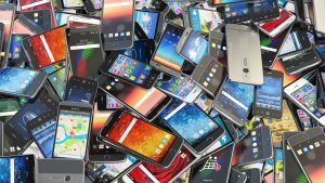Выпуск бюджетных смартфонов сократится на 40% к 2030 году из-за дефицита чипов памяти
