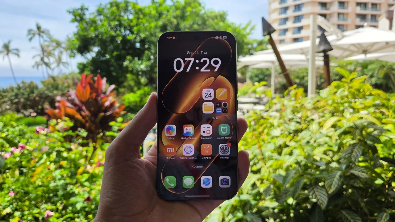 Экран с защитой от шпионов: новый флагман Xiaomi бросает вызов Samsung