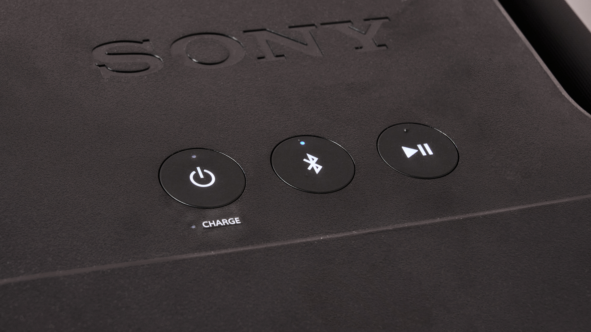 Обзор Sony ULT Tower 5 - сотрясающие землю, заполняющие комнату басы картинка Акустика Sony ULT Tower 5: мощный бас | DGL.RU