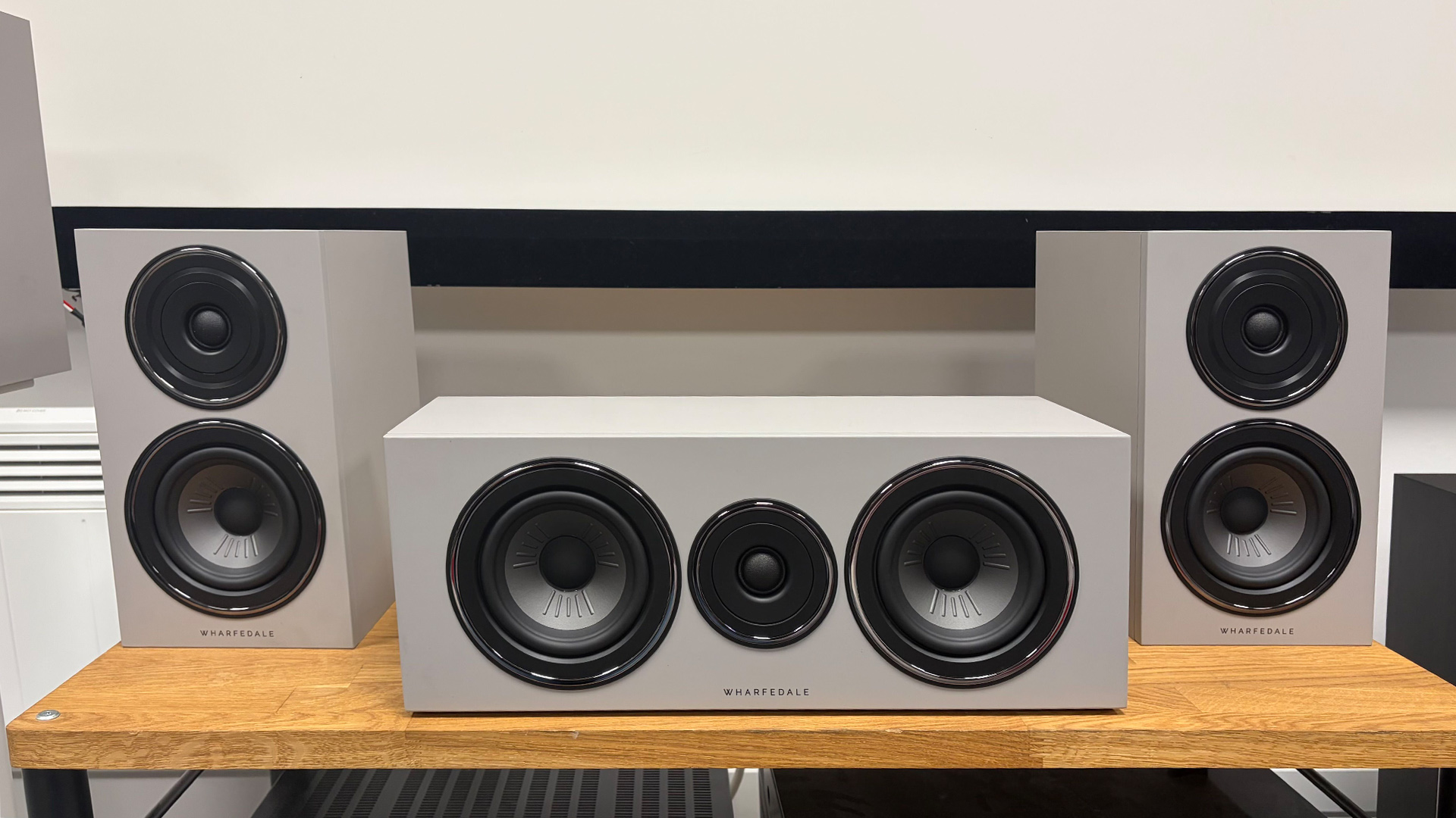 Обзор Wharfedale Diamond 12.1i HCP - исключительный кинематографический звук картинка Акустика Wharfedale Diamond 12.1i HCP: обзор | DGL.RU