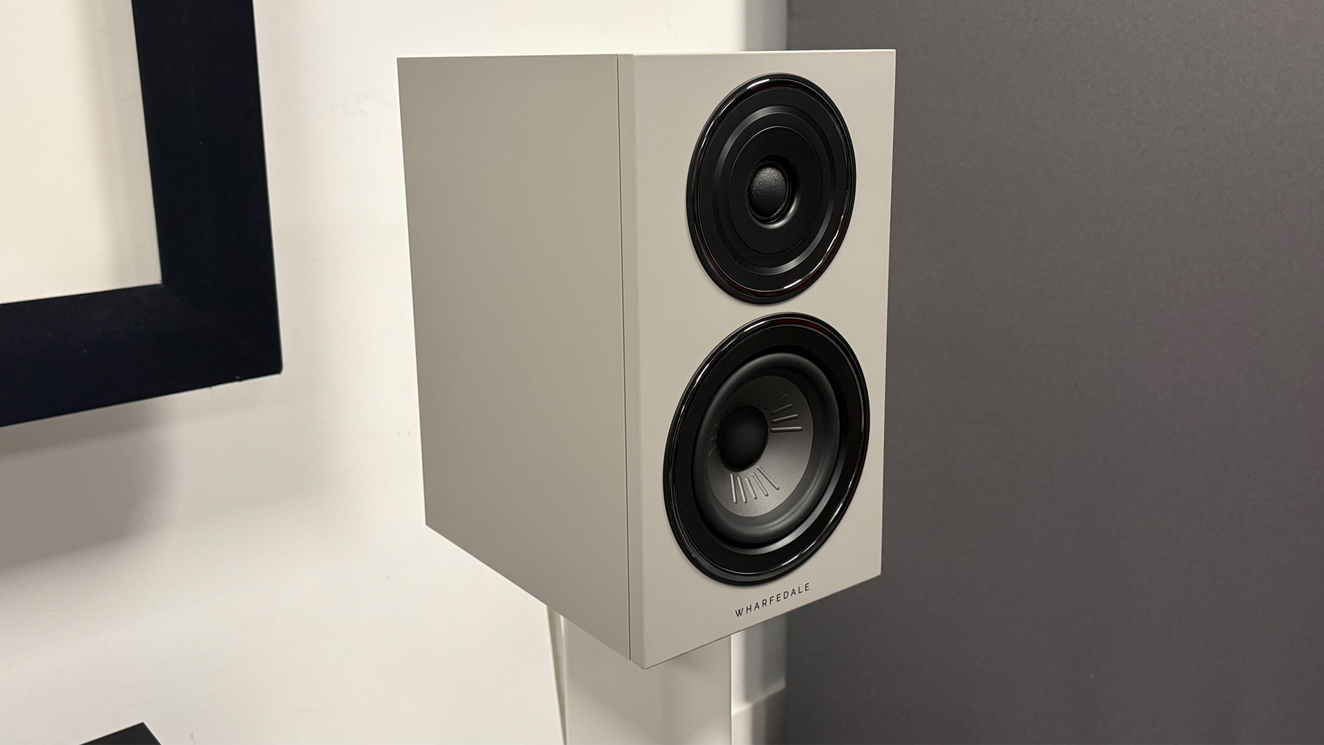 Обзор Wharfedale Diamond 12.1i HCP - исключительный кинематографический звук картинка Акустика Wharfedale Diamond 12.1i HCP: обзор | DGL.RU