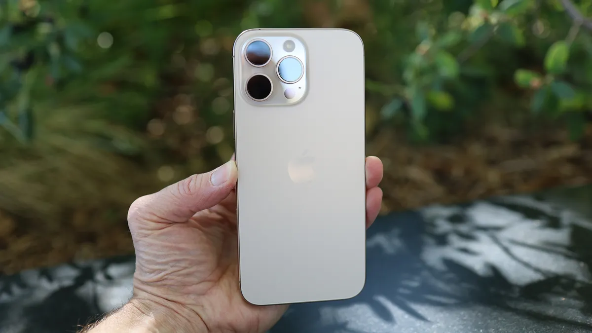 Смартфоны Apple iPhone 16 2024 года: Camera Control и возврат к вертикальным камерам фото
