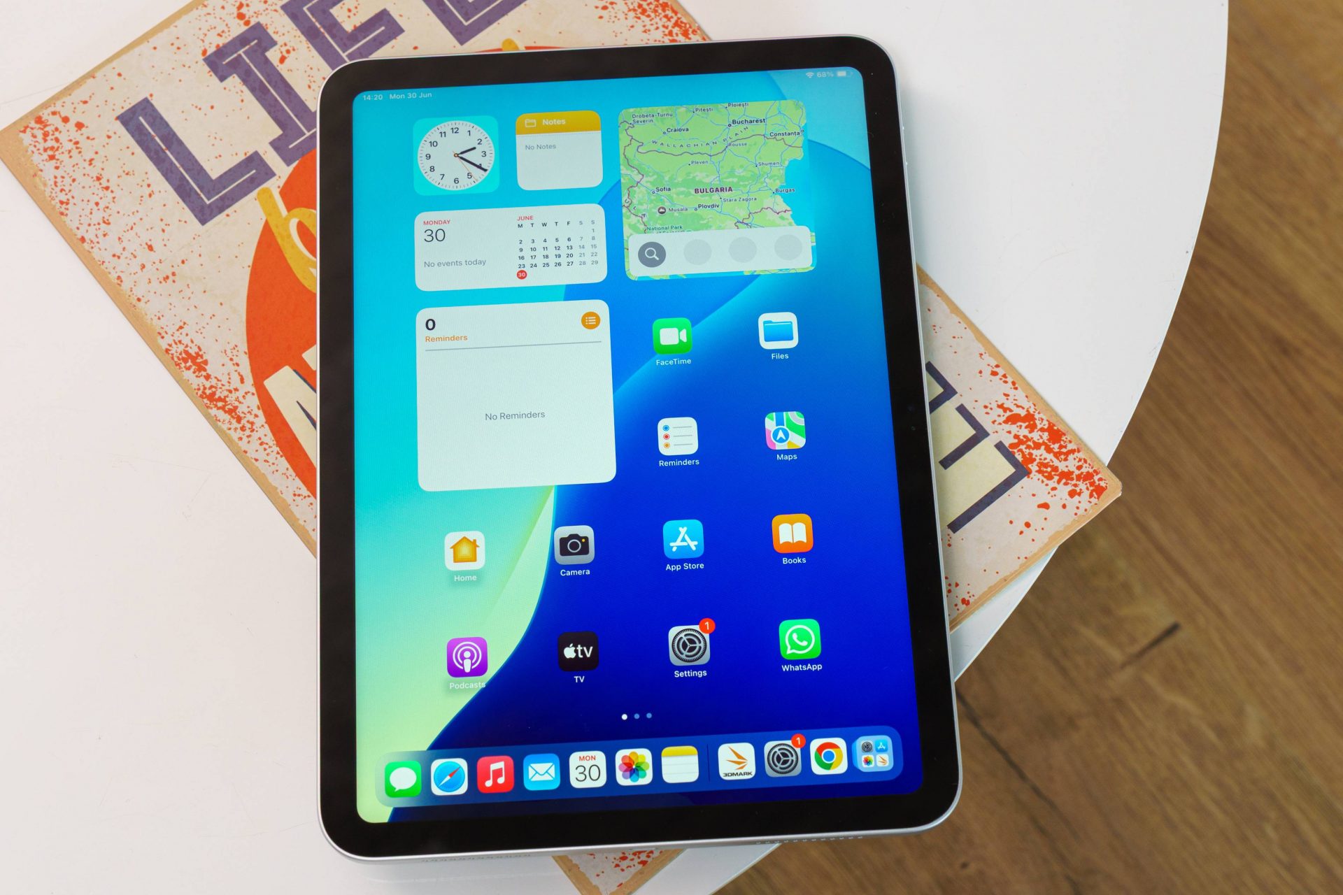 Apple выпустит iPad mini с OLED-экраном в конце октября, а базовый iPad отложит до 2027 года картинка Планшет Apple iPad mini получит OLED-экран | DGL.RU