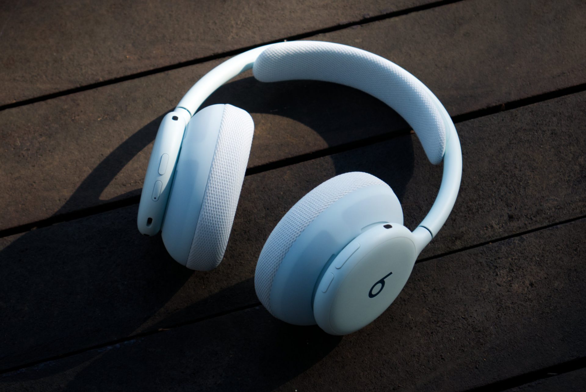 Беспроводные наушники Beats 360: подробный тест и сравнение с AirPods Max 2 картинка Обзор Beats 360: сравнение с AirPods Max 2 | DGL.RU