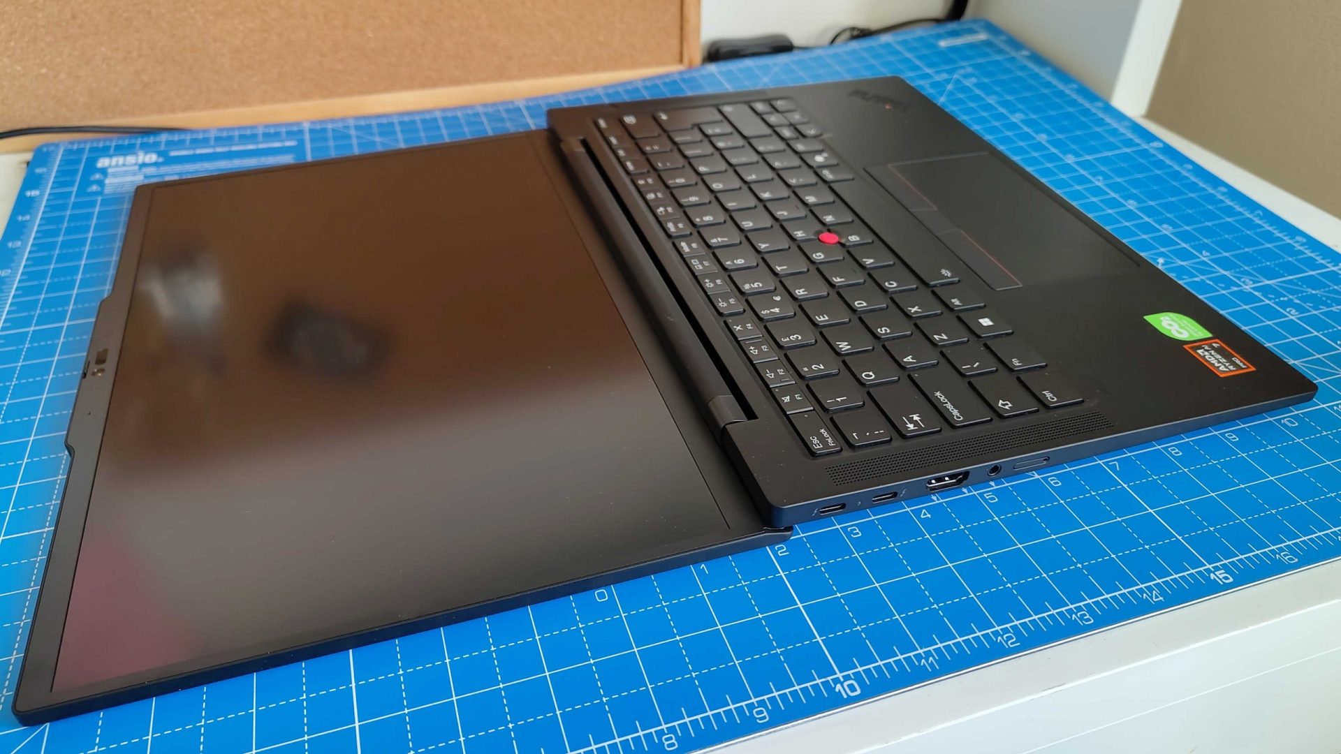 Обзор Lenovo ThinkPad T14s Gen 6 (AMD): по-прежнему золотой стандарт для бизнеса картинка Бизнес-ноутбук Lenovo ThinkPad T14s Gen 6: обзор | DGL.RU