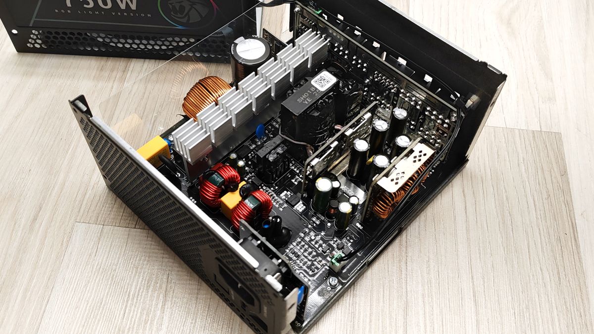 Обзор Gamemax RGB PRO 750G - эффективный, но дороговатый середнячок с красивой подсветкой картинка Блок питания Gamemax RGB PRO 750G: обзор | DGL.RU