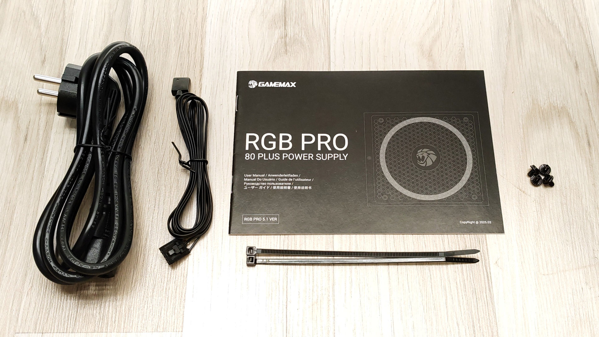 Обзор Gamemax RGB PRO 750G - эффективный, но дороговатый середнячок с красивой подсветкой картинка Блок питания Gamemax RGB PRO 750G: обзор | DGL.RU