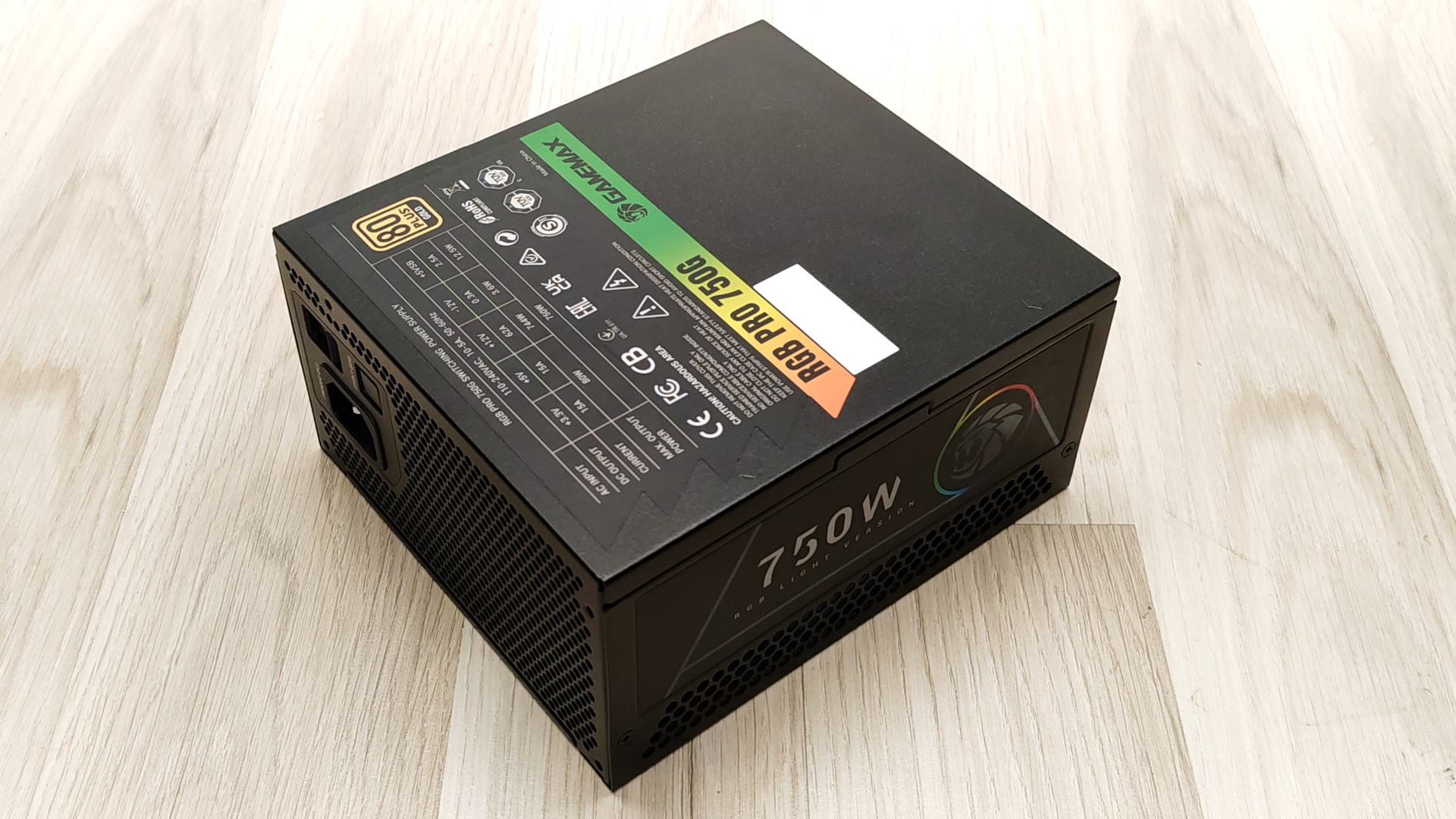 Обзор Gamemax RGB PRO 750G - эффективный, но дороговатый середнячок с красивой подсветкой картинка Блок питания Gamemax RGB PRO 750G: обзор | DGL.RU