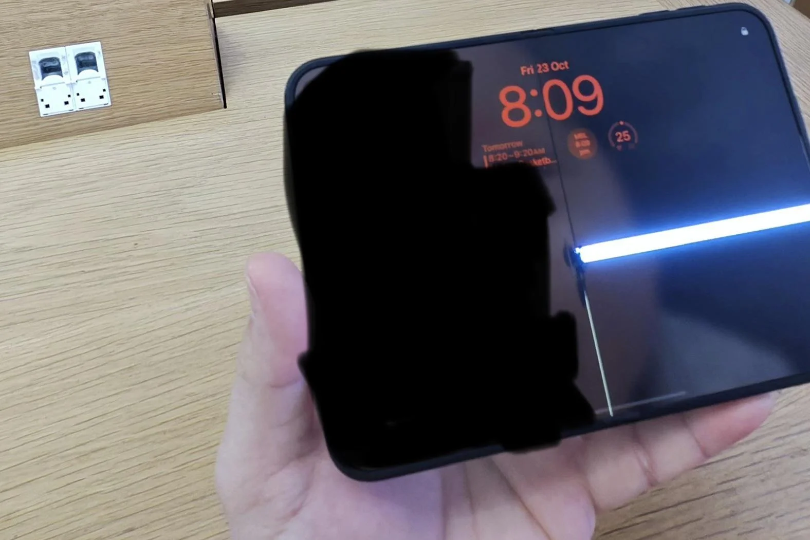 Экран iPhone Duo треснул через несколько часов после запуска картинка Экран iPhone Duo треснул через несколько часов после запуска