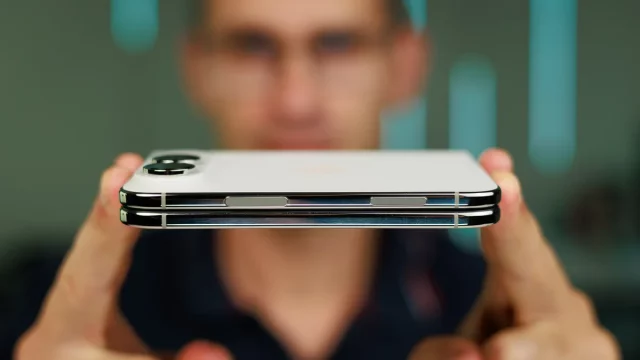 Дефект шарнира в iPhone Duo спешка на заводах, отказы в гарантии и угрозы судом от поставщиков (1) Дефект шарнира и экрана в Apple iPhone Duo | DGL.RU