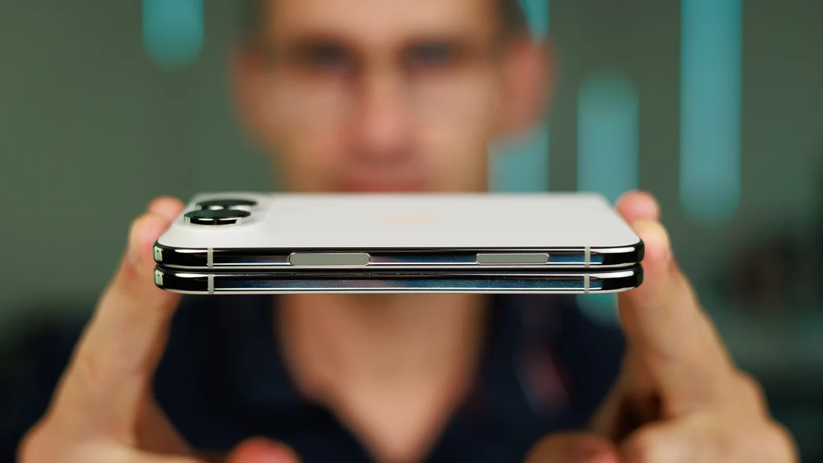 Дефект шарнира в iPhone Duo: спешка на заводах, отказы в гарантии и угрозы судом от поставщиков