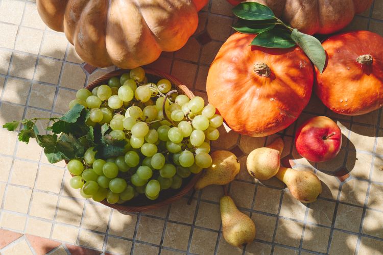 Диетологи назвали яблоки и батат главными осенними продуктами для здоровья сердца, мозга и кишечника