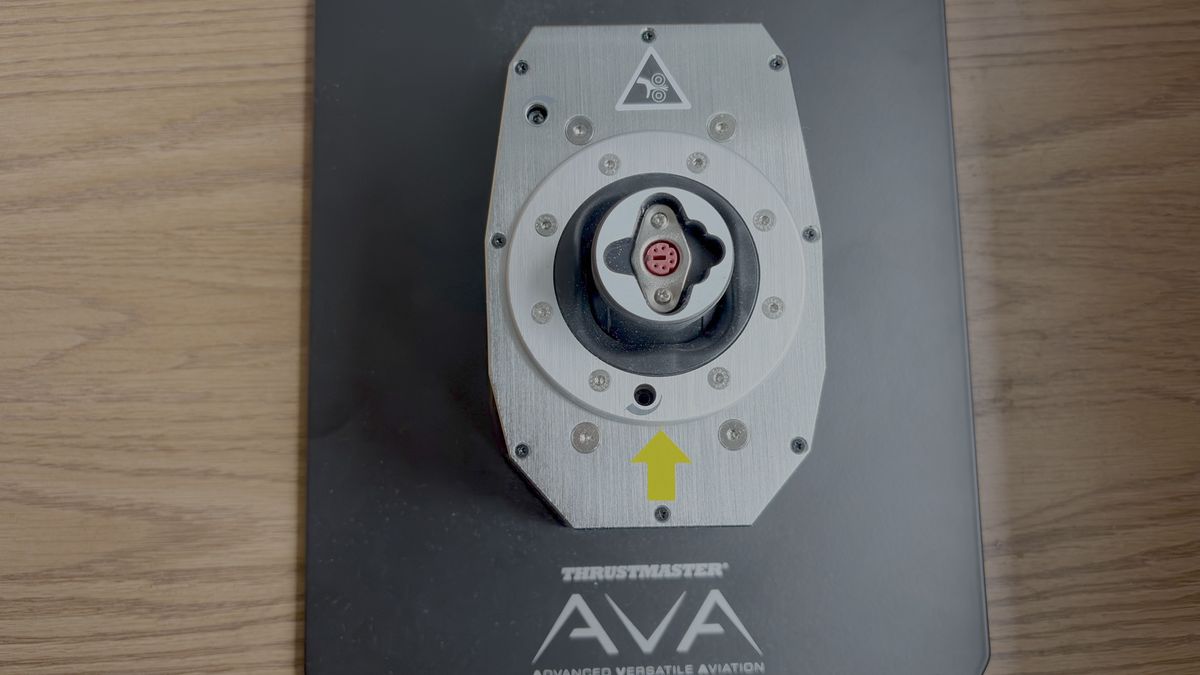 Обзор рукоятки Thrustmaster Airbus с базой для джойстика AVA: первоклассные ощущения от полета картинка Джойстик Thrustmaster AVA: база и рукоятка Airbus | DGL.RU