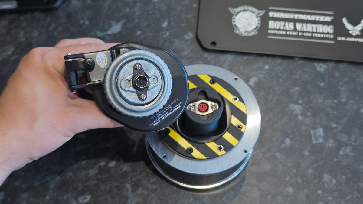 Обзор Thrustmaster HOTAS WARTHOG MKII - самое аутентичное оборудование для поклонников авиасимуляторов картинка Джойстик Thrustmaster HOTAS WARTHOG MKII | DGL.RU
