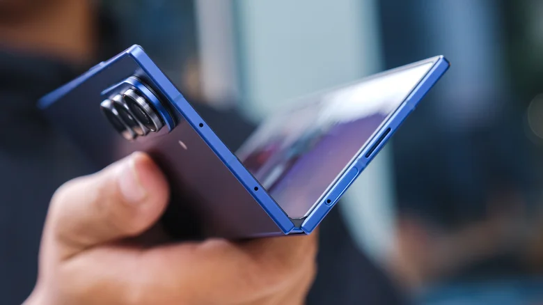 iPhone Duo не убедил фанатов складных смартфонов: восемь альтернатив